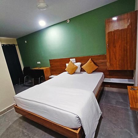 Udupi Deluxe Lodge Gulbarga Kalaburagi Dış mekan fotoğraf
