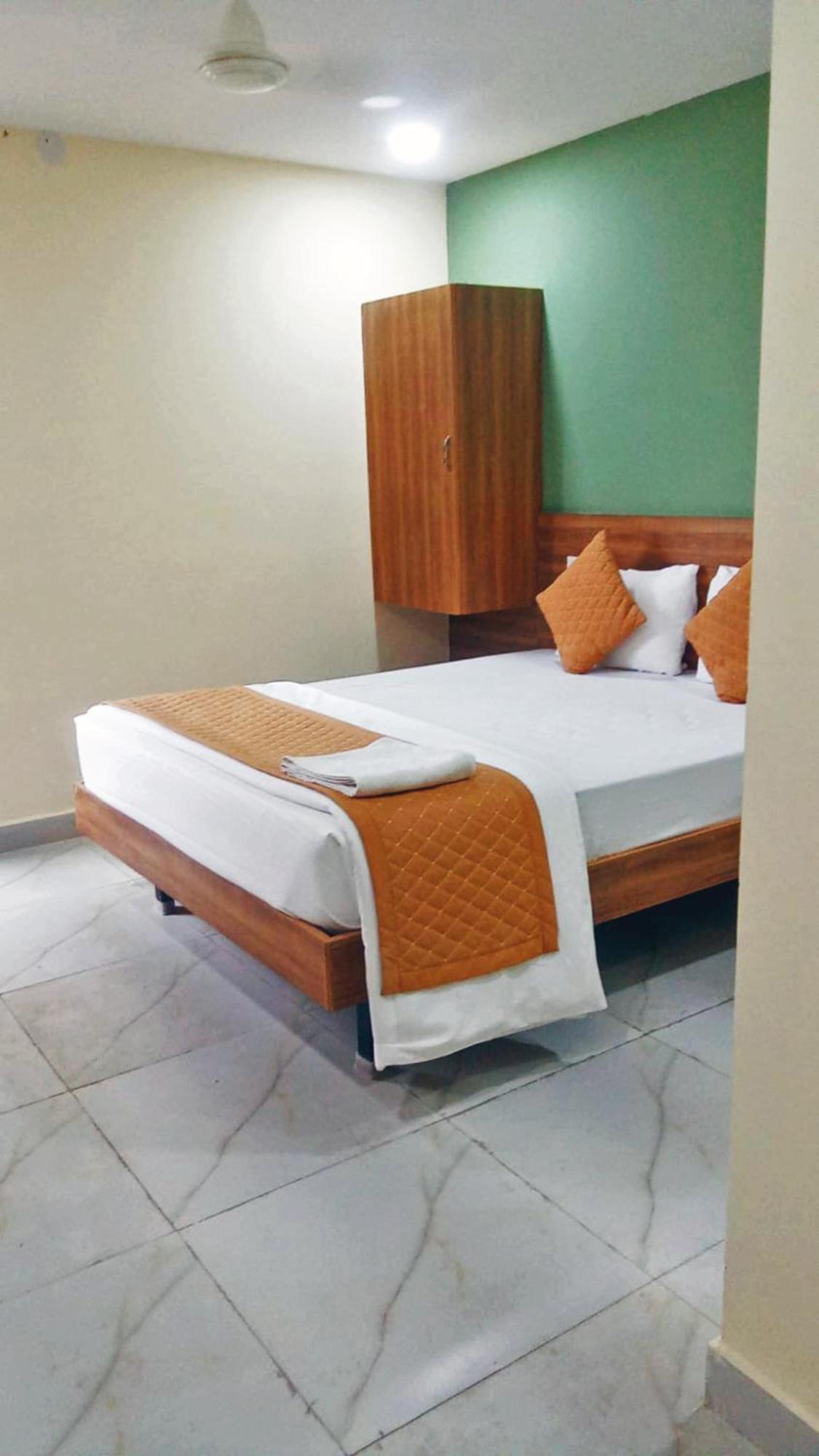 Udupi Deluxe Lodge Gulbarga Kalaburagi Dış mekan fotoğraf
