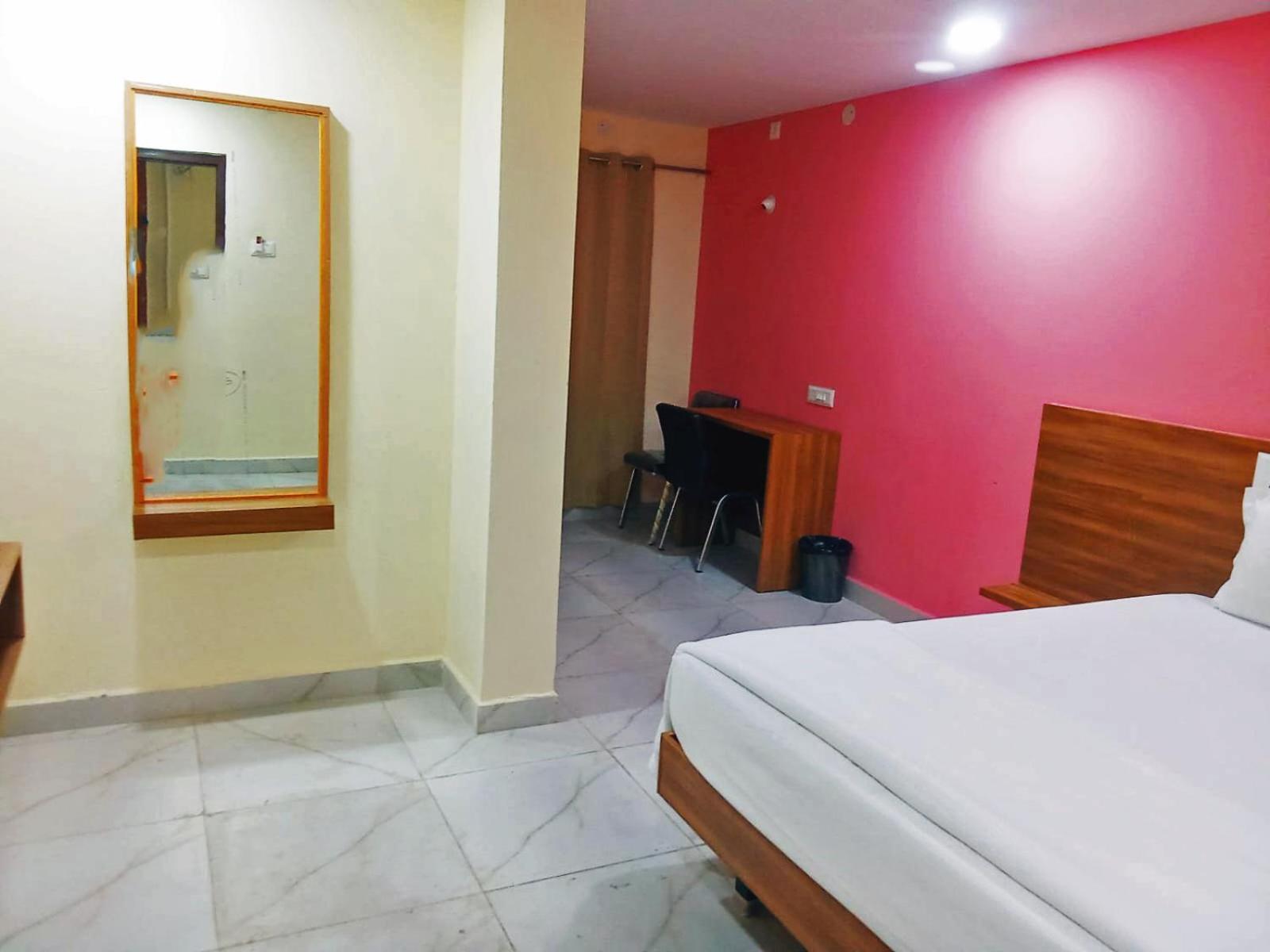 Udupi Deluxe Lodge Gulbarga Kalaburagi Dış mekan fotoğraf