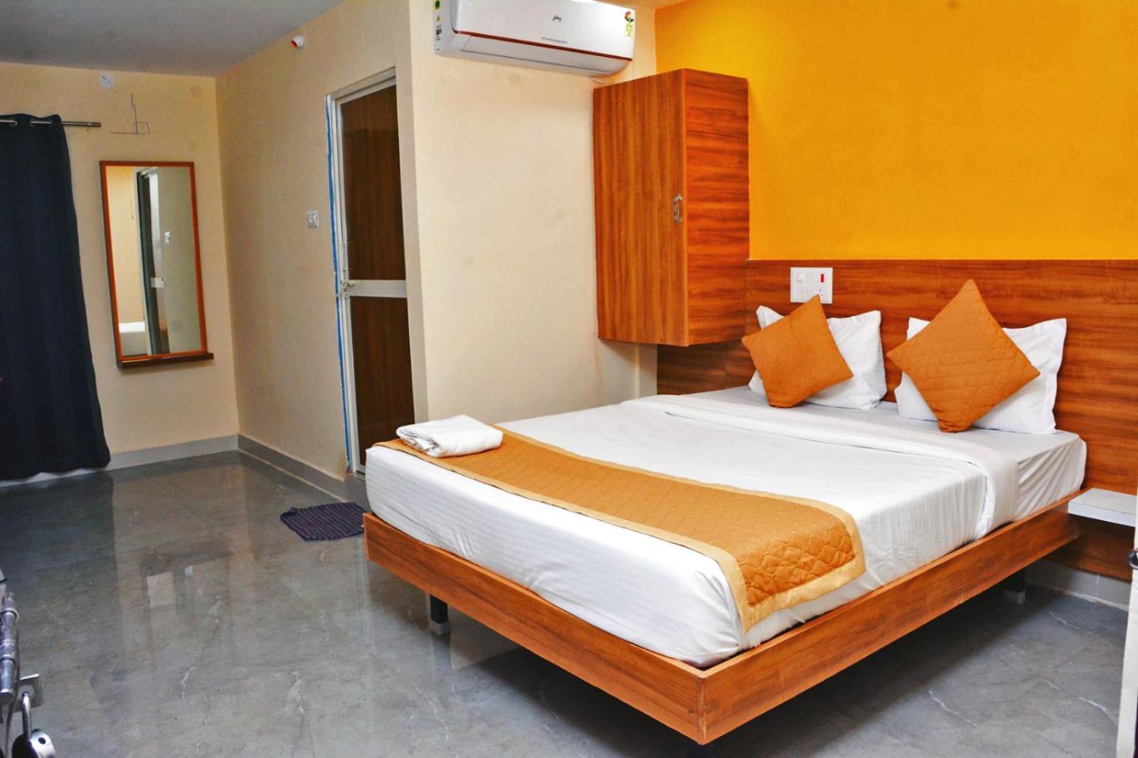 Udupi Deluxe Lodge Gulbarga Kalaburagi Dış mekan fotoğraf