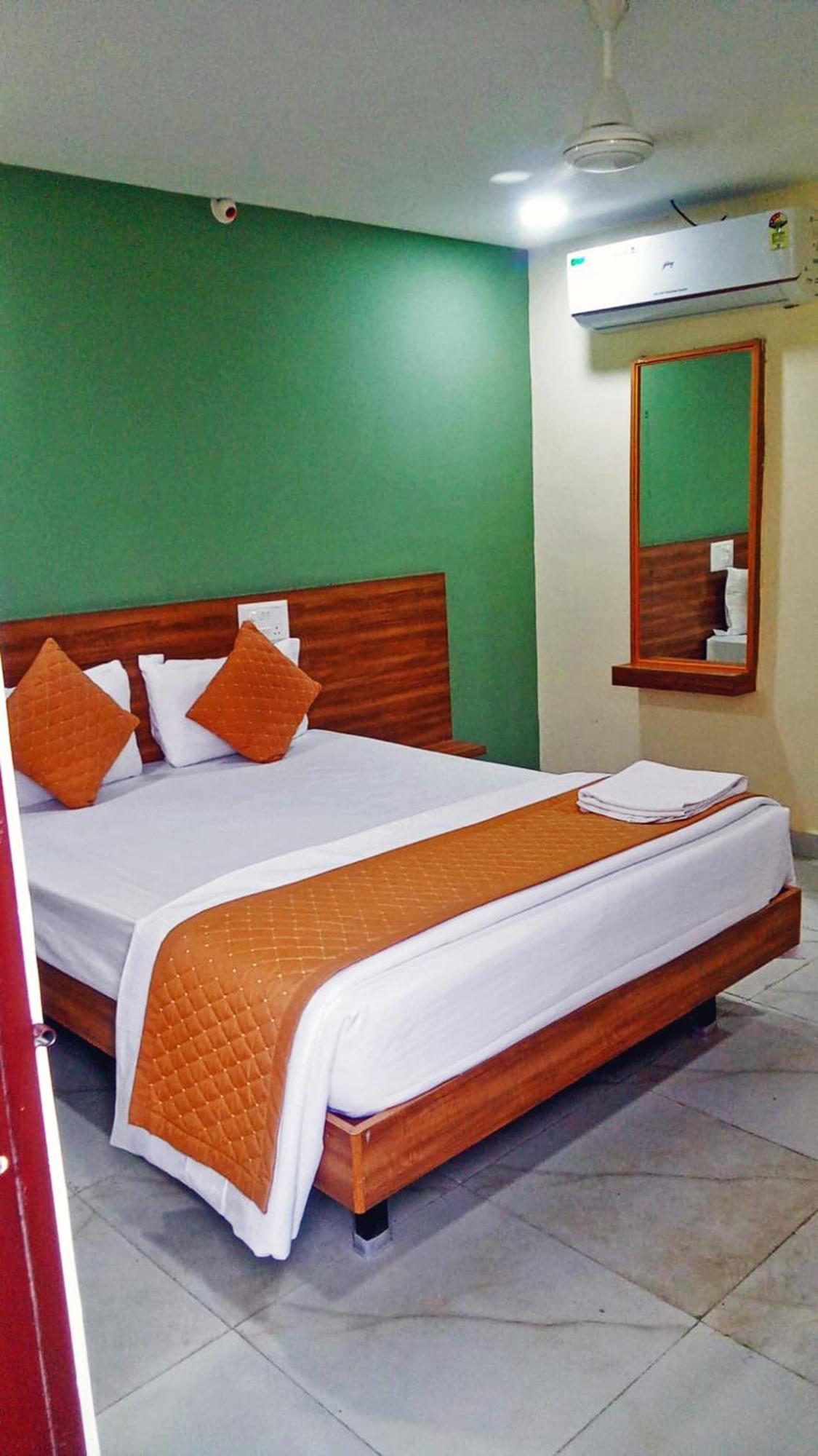 Udupi Deluxe Lodge Gulbarga Kalaburagi Dış mekan fotoğraf