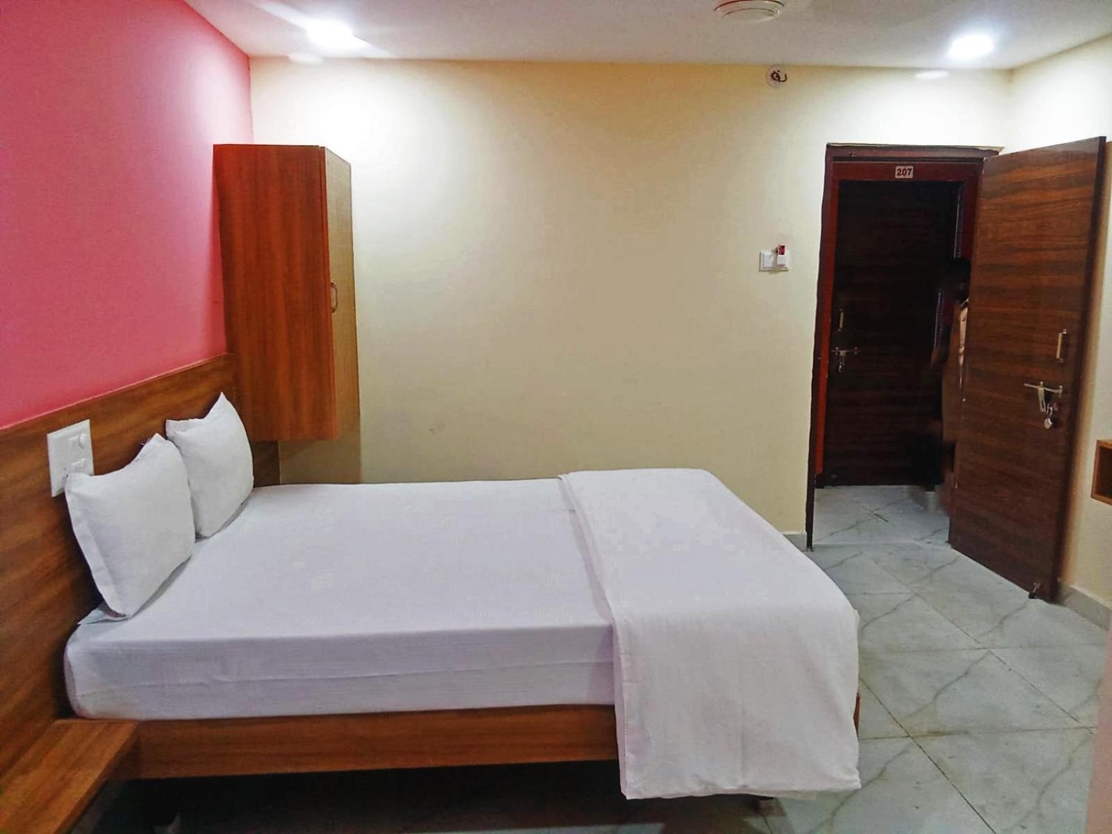 Udupi Deluxe Lodge Gulbarga Kalaburagi Dış mekan fotoğraf