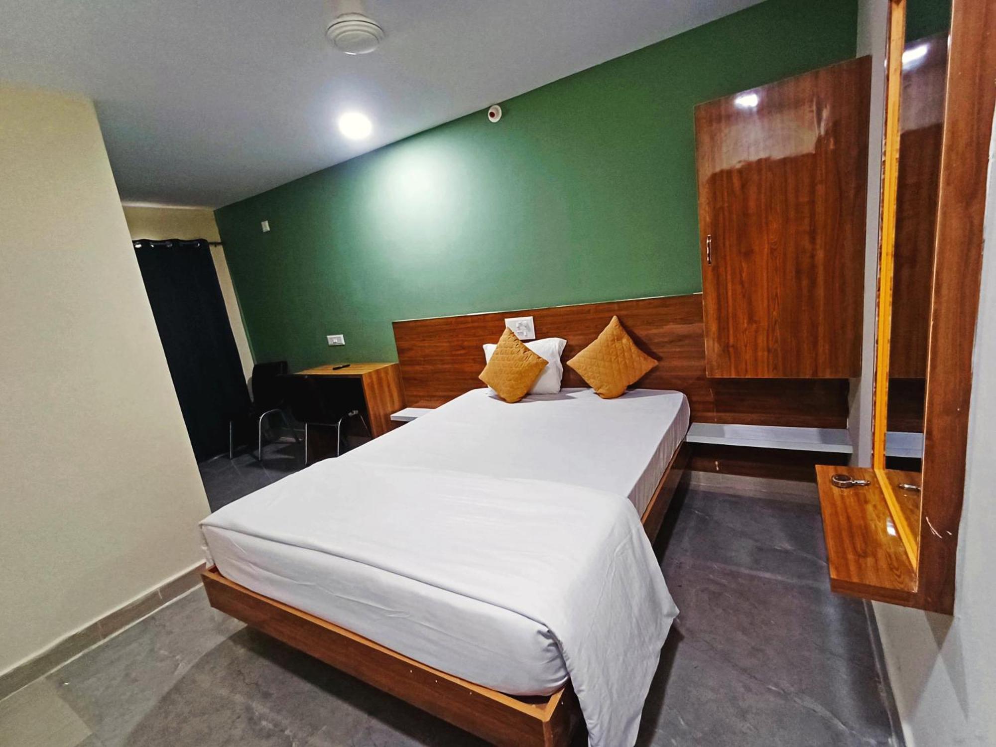 Udupi Deluxe Lodge Gulbarga Kalaburagi Dış mekan fotoğraf