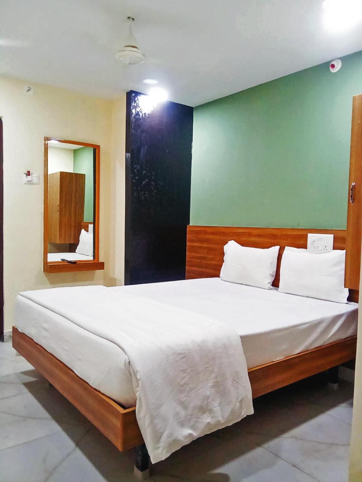 Udupi Deluxe Lodge Gulbarga Kalaburagi Dış mekan fotoğraf